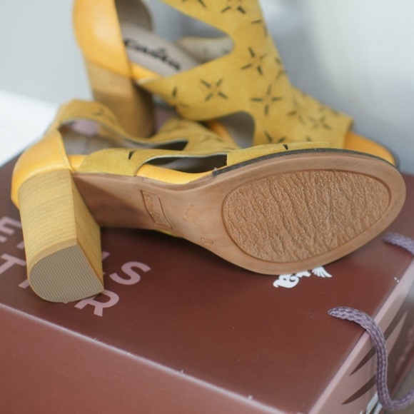 CASTA LEATHER SANDAL (39) - Picture 5 of 5